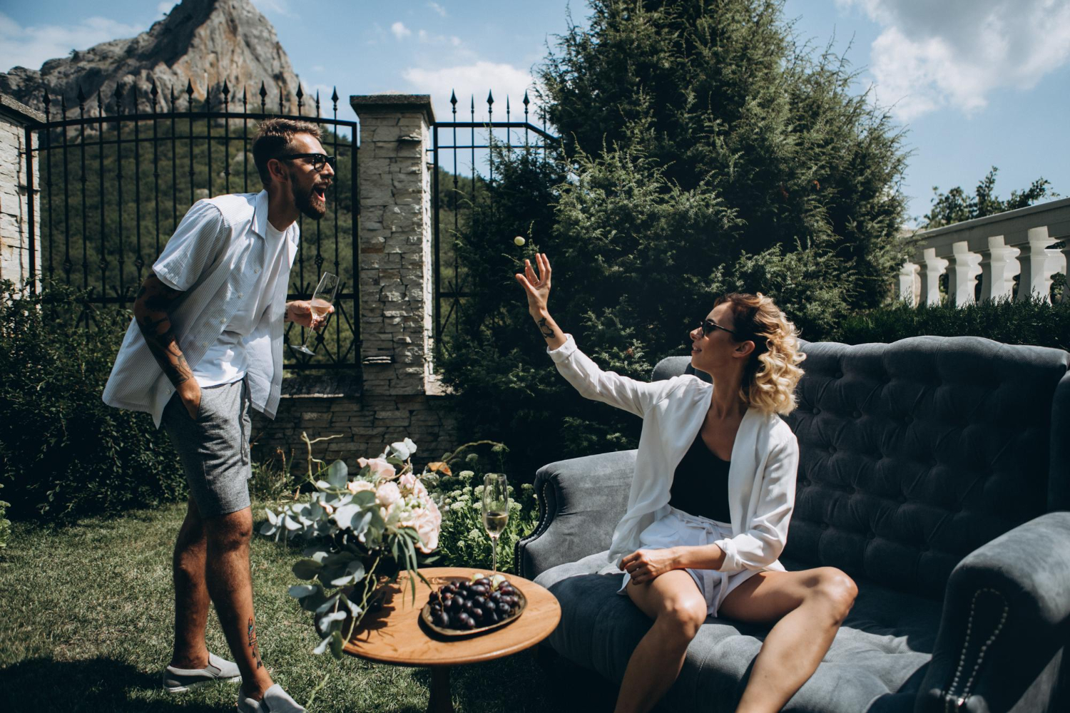 Couple enjoying a relaxed Gold Coast garden date
